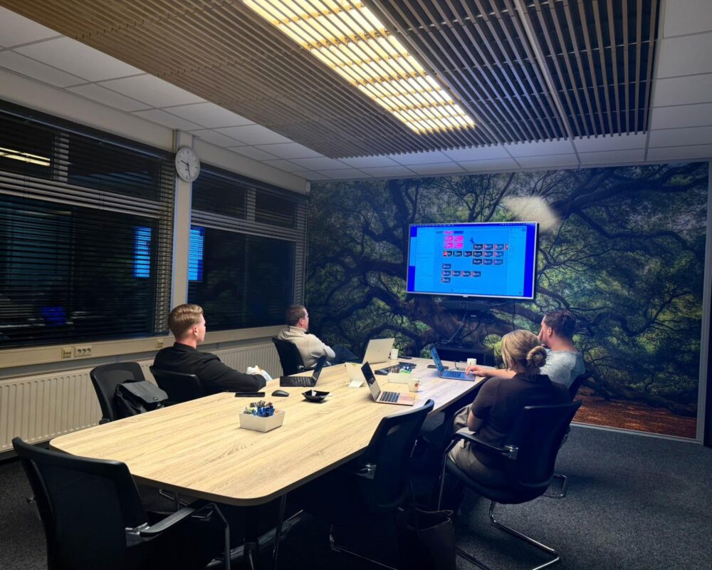 Rotaract Twente tijdens een vergadering